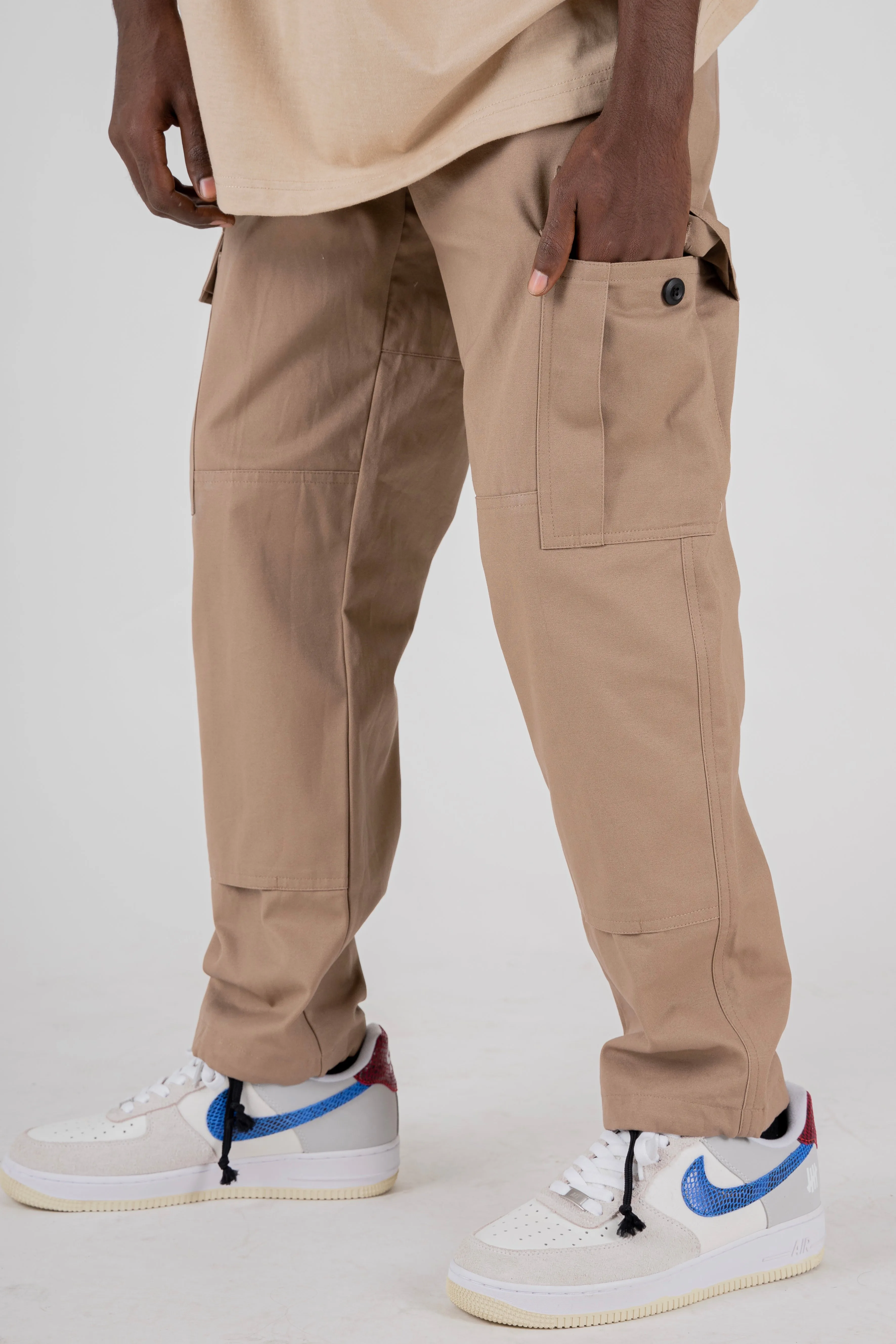 CLASSIC CARGO PANTS IN TAUPE
